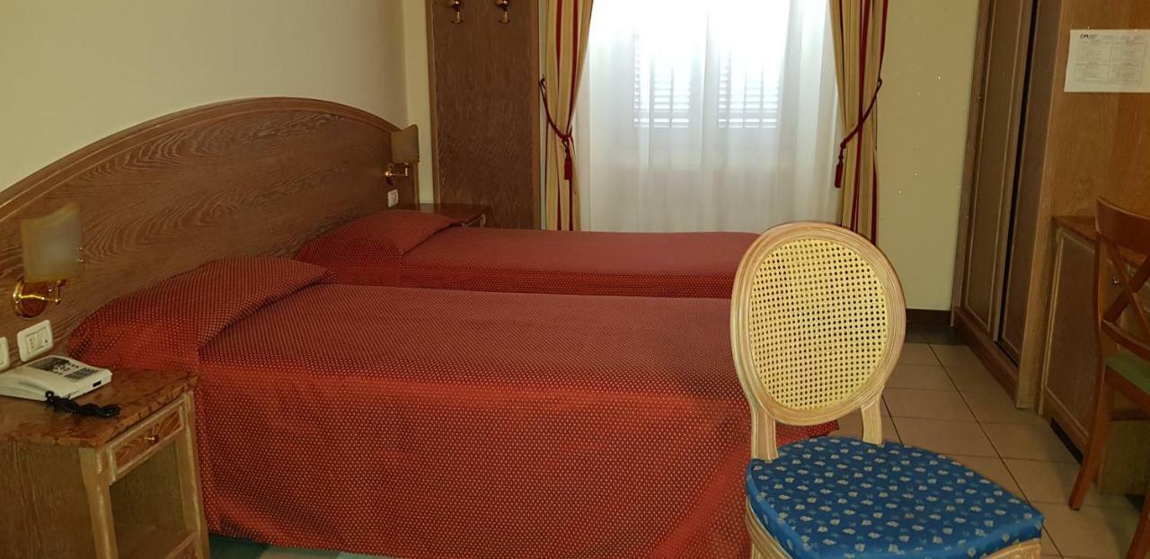 Hotel La Cupola Novara Eksteriør billede