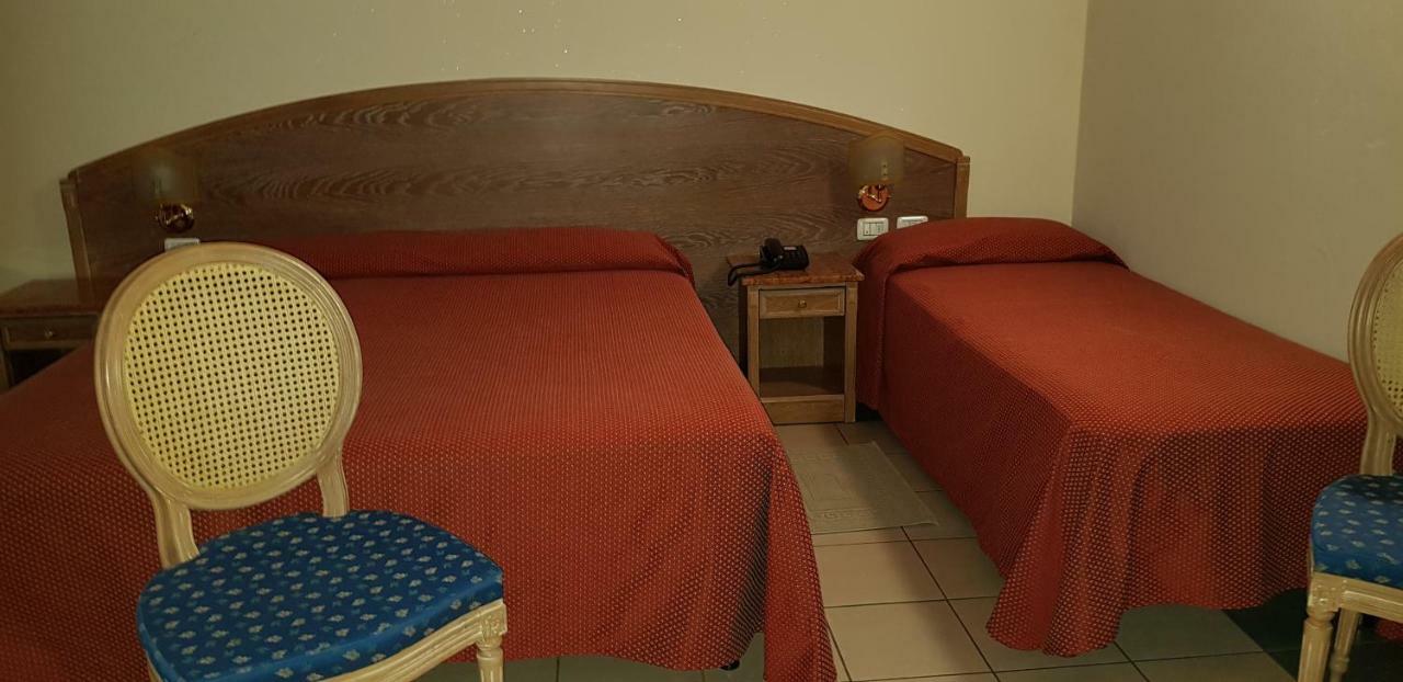 Hotel La Cupola Novara Eksteriør billede